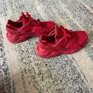 Men’s Nike Red Huaraches
